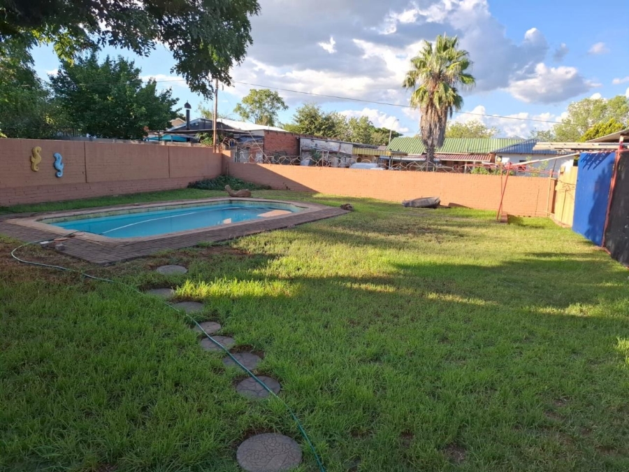 4 Bedroom Property for Sale in Uitsig Free State
